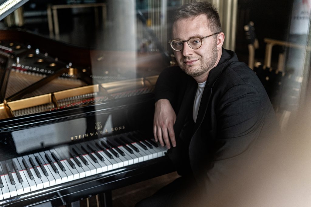 Tobias Haunhorst trat u.a. in der Philharmonie Essen, der Tonhalle Düsseldorf und bei internationalen Konzerten auf drei Kontinenten auf. © Mischa Blank